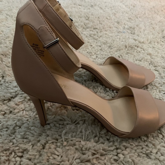Nine West nude ankle strap sandals - Picture 2 of 5